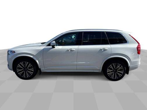 2022 Volvo XC90 T6 Momentum