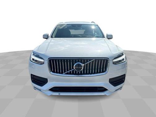 2021 Volvo XC90 T6 Momentum