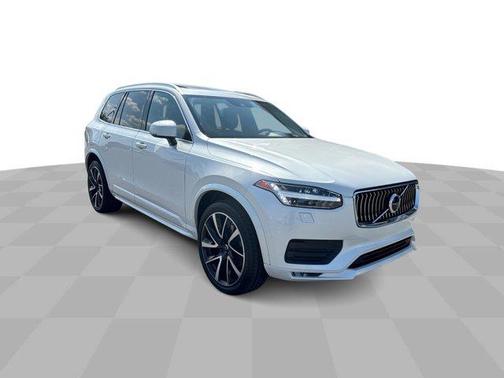 2021 Volvo XC90 T6 Momentum