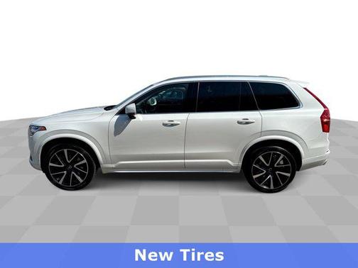 2021 Volvo XC90 T6 Momentum