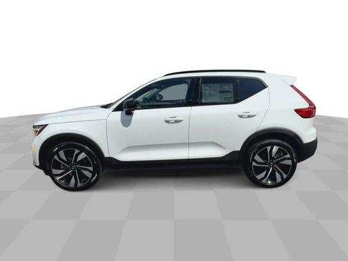 2025 Volvo XC40 Plus Dark Theme