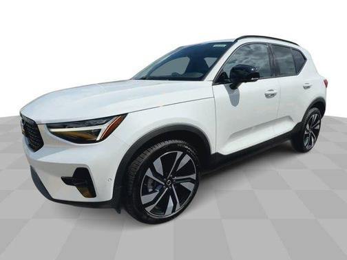 2025 Volvo XC40 Plus Dark Theme