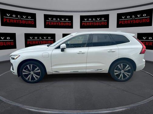 2023 Volvo XC60 Recharge Plug-In Hybrid T8 Ultimate Bright Theme