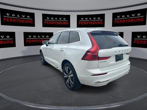 2023 Volvo XC60 Recharge Plug-In Hybrid T8 Ultimate Bright Theme