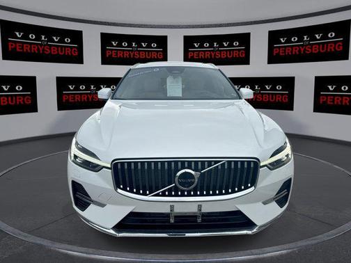 2023 Volvo XC60 Recharge Plug-In Hybrid T8 Ultimate Bright Theme