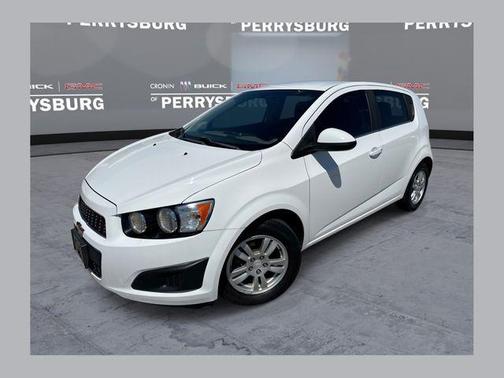 Summit White 2015 Chevrolet Sonic LT