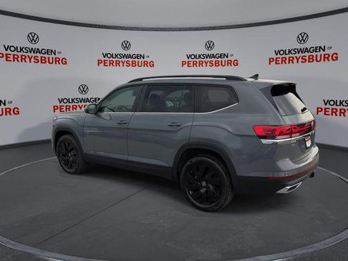 Pure Gray 2026 Volkswagen Atlas 2.0T SE w/Technology 4MOTION