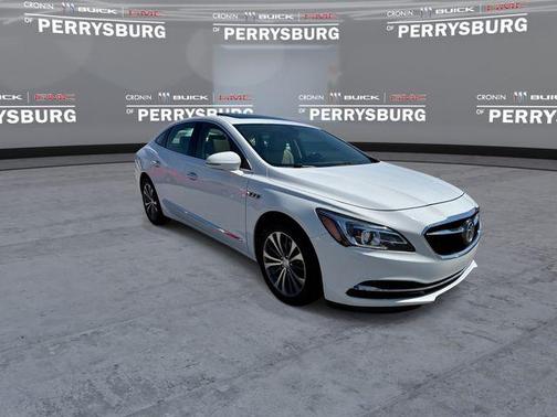 Summit White 2018 Buick LaCrosse Essence