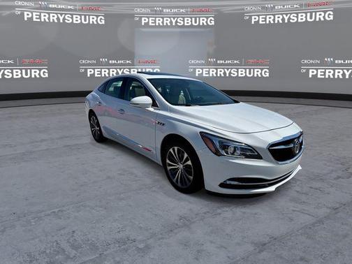 Summit White 2018 Buick LaCrosse Essence