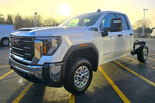 Summit White 2026 GMC Sierra 2500 Pro