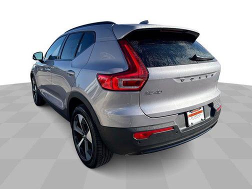 2026 Volvo XC40 B5 Plus