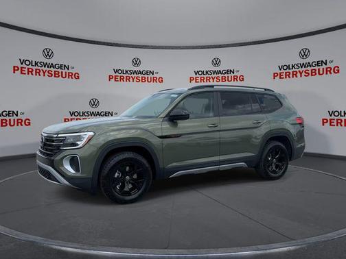 avocado green pearl 2026 Volkswagen Atlas Peak Edition