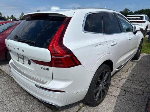 Crystal White Pearl Metallic 2019 Volvo XC60 T6 Inscription
