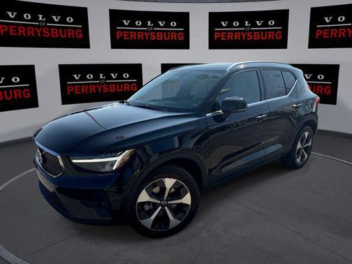 2024 Volvo XC40 B5 Plus Bright Theme
