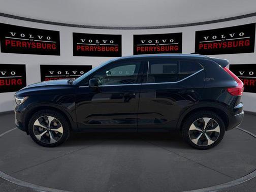 2024 Volvo XC40 B5 Plus Bright Theme