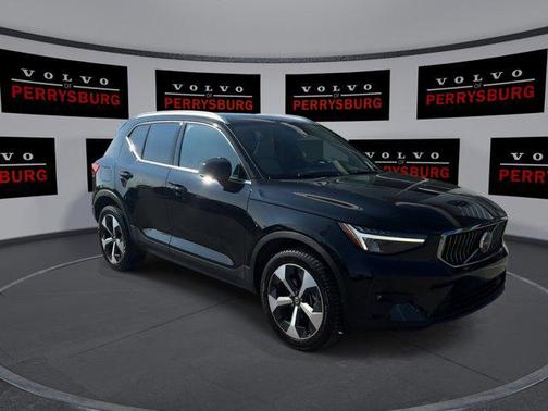 2024 Volvo XC40 B5 Plus Bright Theme