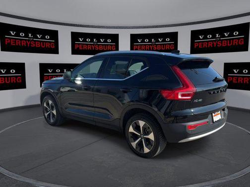 2024 Volvo XC40 B5 Plus Bright Theme