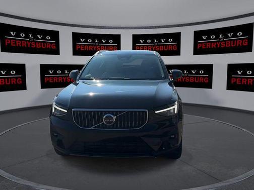 2024 Volvo XC40 B5 Plus Bright Theme