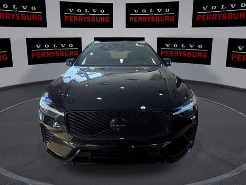 2026 Volvo XC60 B5 Ultra Black Edition