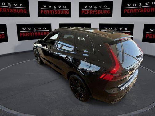 2026 Volvo XC60 B5 Ultra Black Edition