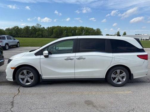 White Diamond Pearl 2018 Honda Odyssey EX-L