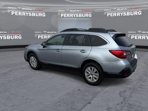Ice Silver Metallic 2018 Subaru Outback 2.5i Premium