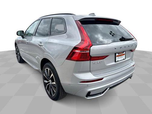 2025 Volvo XC60 B5 Plus