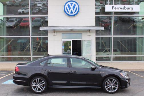 DEEP BLACK 2018 Volkswagen Passat 2.0T R-Line