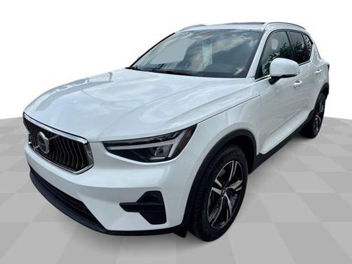 2025 Volvo XC40 B5 Core Bright Theme