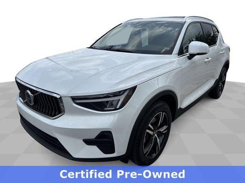 2025 Volvo XC40 B5 Core Bright Theme