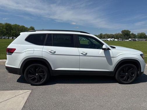 Pure White 2023 Volkswagen Atlas 3.6L SE w/Technology