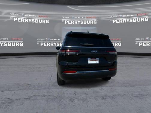 Diamond Black Crystal Pearlcoat 2023 Jeep Grand Cherokee L Limited