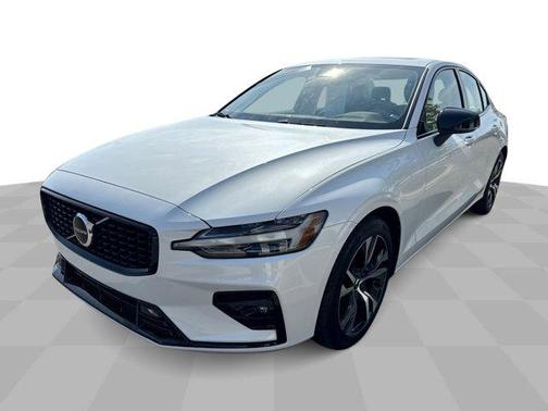 2024 Volvo S60 B5 Core Dark Theme