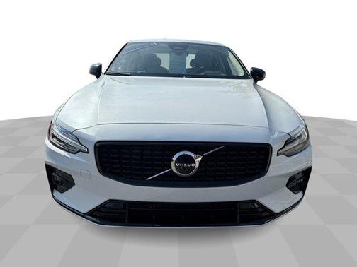 2024 Volvo S60 B5 Core Dark Theme