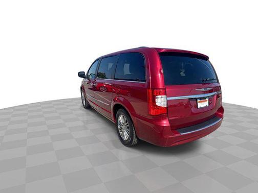 2016 Chrysler Town & Country Touring-L