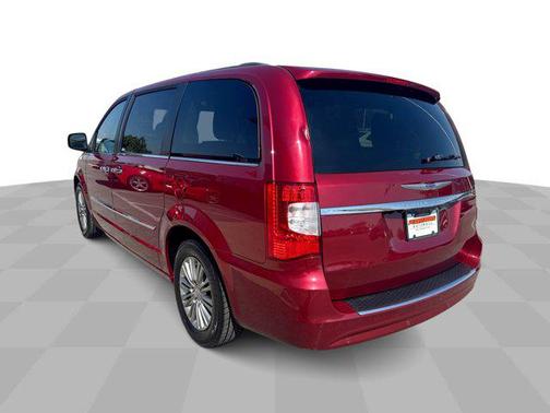 2016 Chrysler Town & Country Touring-L