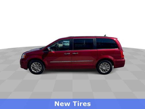 2016 Chrysler Town & Country Touring-L