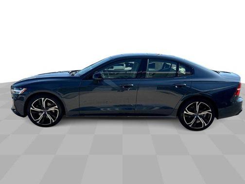 2023 Volvo S60 B5 Plus Dark Theme