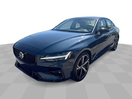 2023 Volvo S60 B5 Plus Dark Theme