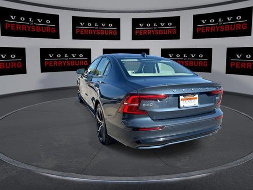 2023 Volvo S60 B5 Plus Dark Theme