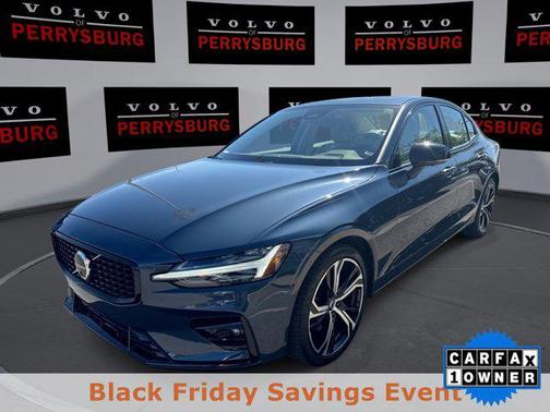 2023 Volvo S60 B5 Plus Dark Theme