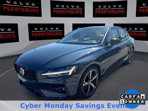 2023 Volvo S60 B5 Plus Dark Theme