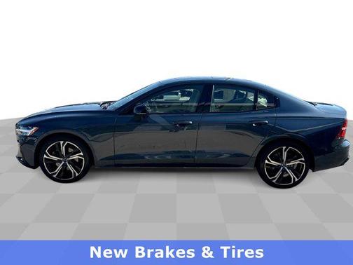 2023 Volvo S60 B5 Plus Dark Theme