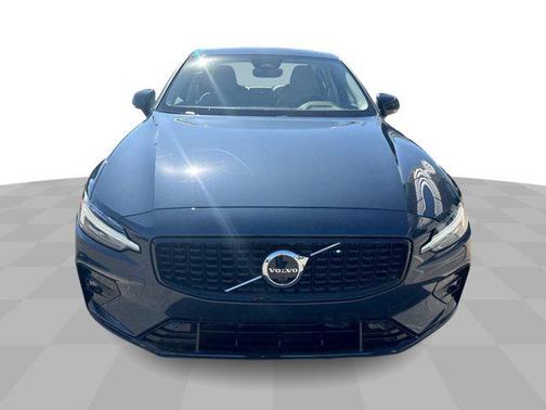 2023 Volvo S60 B5 Plus Dark Theme