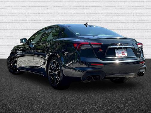 Nero Ribelle Metallic 2023 Maserati Ghibli Modena