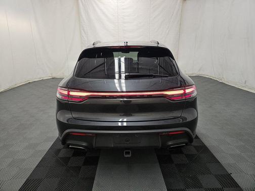 2023 Porsche Macan Base