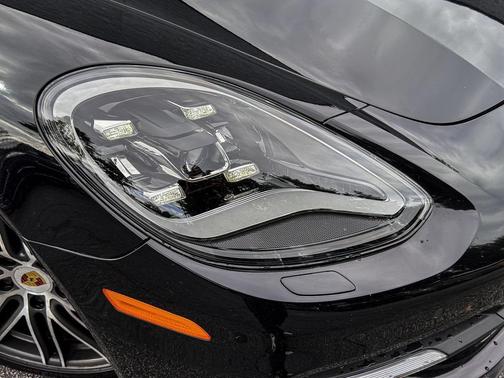 2018 Porsche Panamera 4