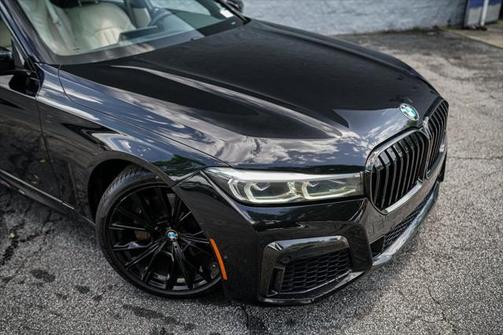 2022 BMW 740 i