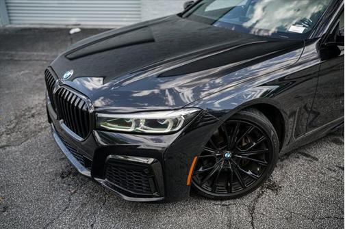 2022 BMW 740 i