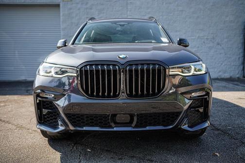 2022 BMW X7 M50i
